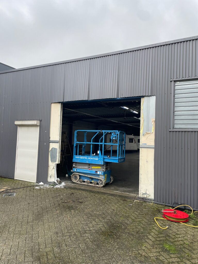 Aanpassen overheaddeur inclusief zetwerk