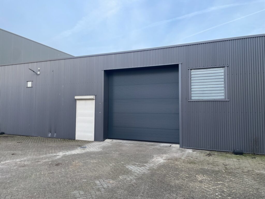 Aanpassen overheaddeur inclusief zetwerk